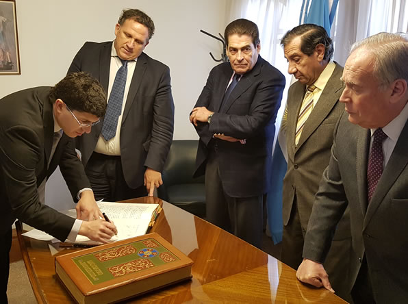 Designaciones provisorias, se tomó juramento a Juez de primera instancia, Juez de Camara y Defensor General