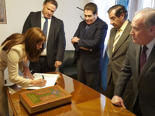 Designaciones provisorias, se tomó juramento a Juez de primera instancia, Juez de Camara y Defensor General