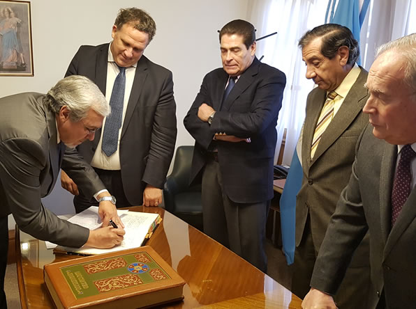 Designaciones provisorias, se tomó juramento a Juez de primera instancia, Juez de Camara y Defensor General