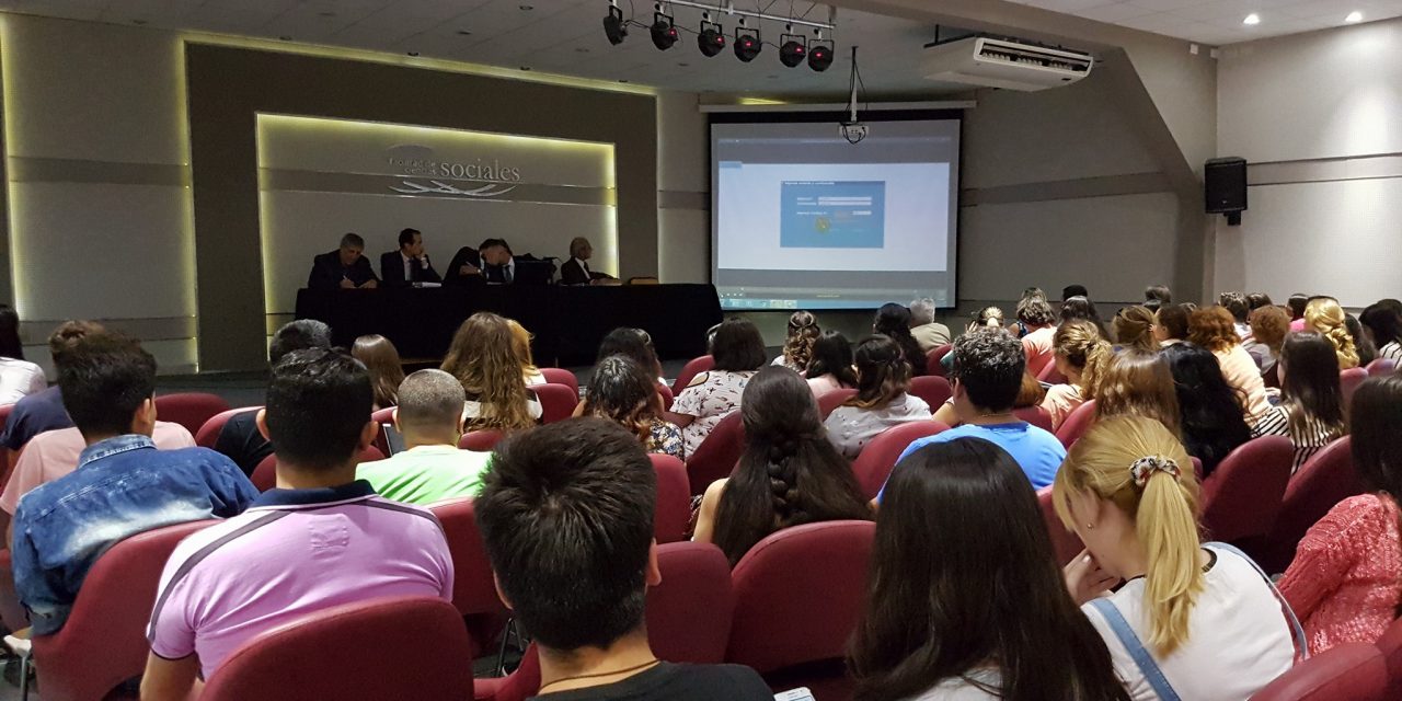 Alumnos con ganas de aprender. La Corte capacita en la Facultad de Ciencias Sociales