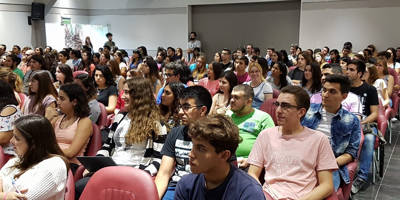 Alumnos con ganas de aprender. La Corte capacita en la Facultad de Ciencias Sociales