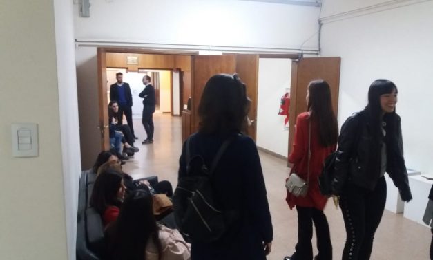 Alumnos secundarios y universitarios se entrenan en la Justicia