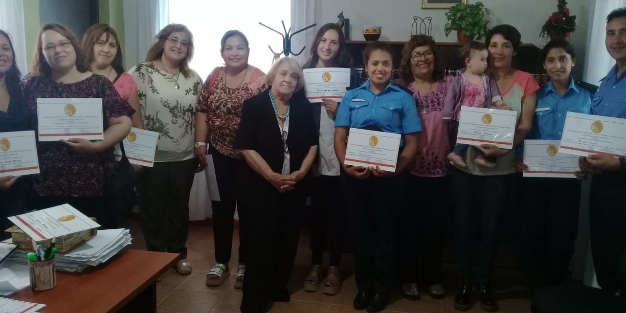 Entregaron certificados a víctimas de violencia que se capacitaron en Sarmiento