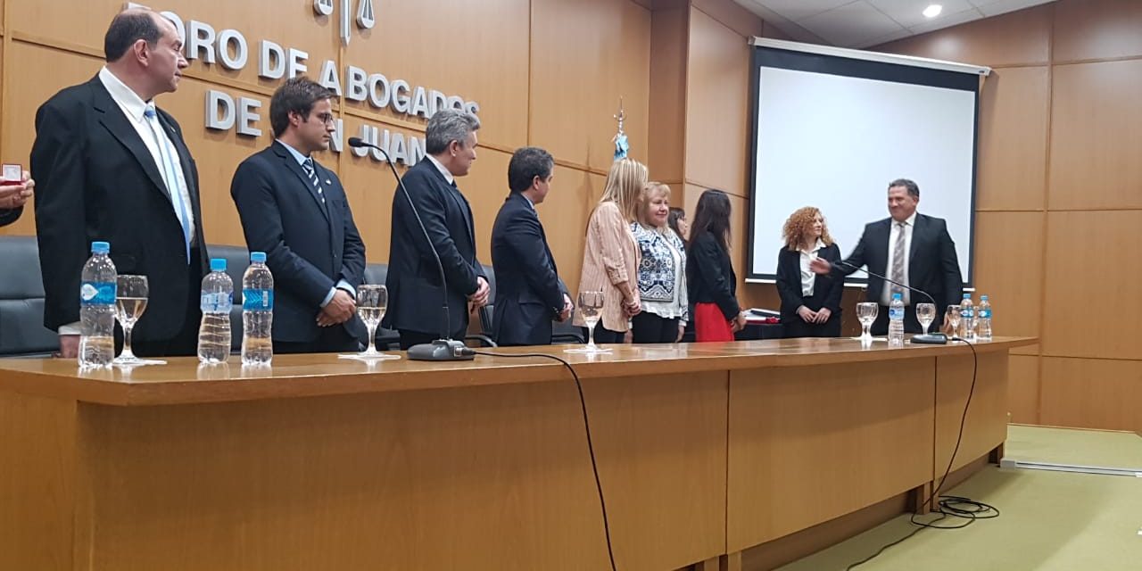 Reconocimiento del Foro de Abogados a quienes cumplieron 25 años como abogados