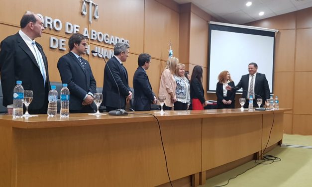 Reconocimiento del Foro de Abogados a quienes cumplieron 25 años como abogados