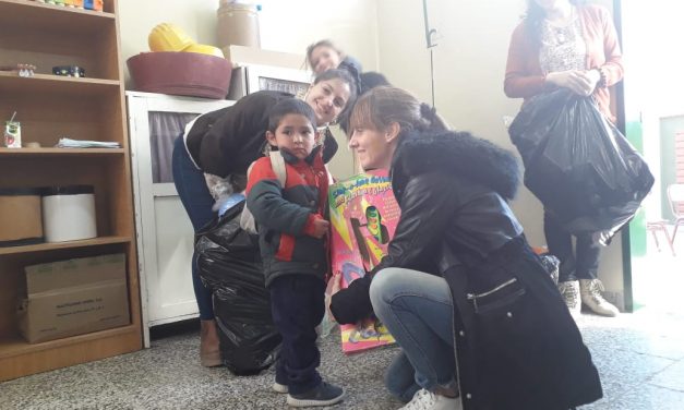Emotivo festejo solidario de judiciales en Caucete por el Día del Niño
