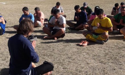 Ahora, los presos que juegan rugby con Espartanos hacen yoga