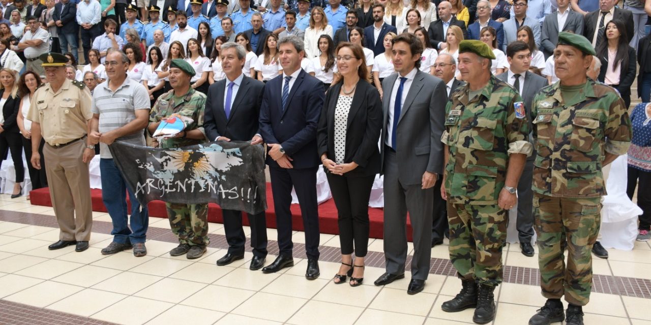 La Corte, presente en el Cambio de Guardia de la Bandera Ciudadana