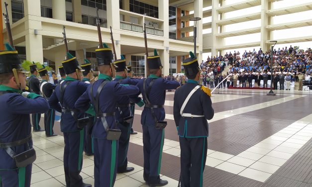 La Corte, presente en el Cambio de Guardia de la Bandera Ciudadana
