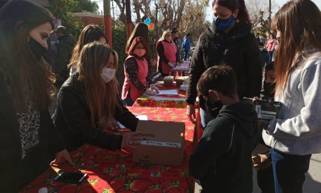 Se entregaron 154 pares de zapatillas como reparación simbólica