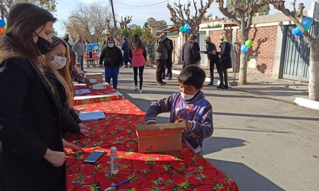 Se entregaron 154 pares de zapatillas como reparación simbólica