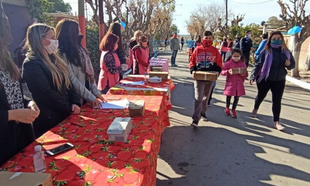 Se entregaron 154 pares de zapatillas como reparación simbólica