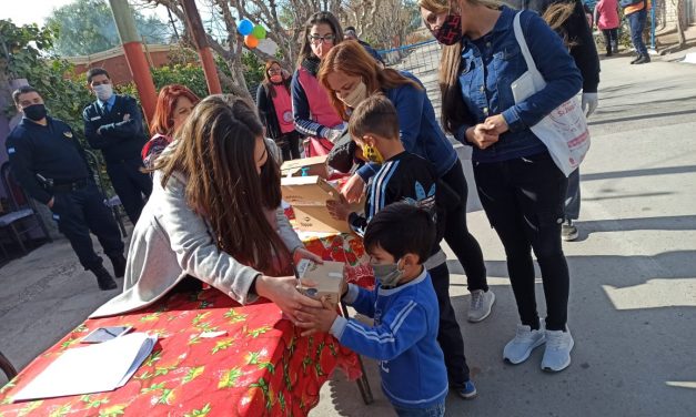 Se entregaron 154 pares de zapatillas como reparación simbólica