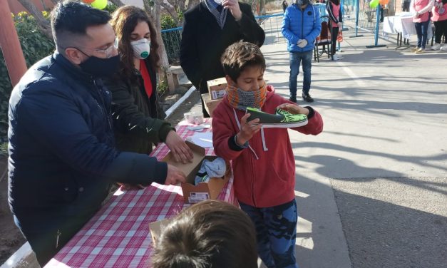 Se entregaron 154 pares de zapatillas como reparación simbólica