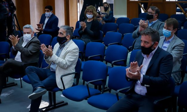 Firma del convenio para realizar el primer barrio de los judiciales