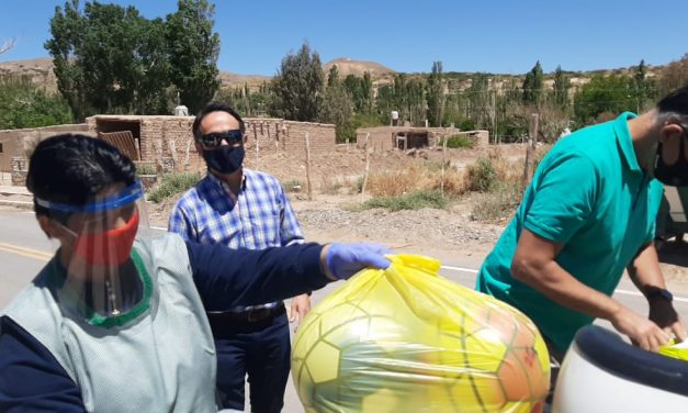 Niños y niñas de Angualasto y Rodeo recibieron juguetes, indumentaria y mercadería