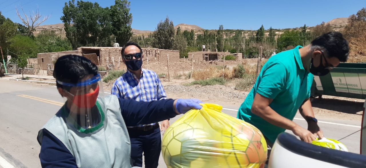 Niños y niñas de Angualasto y Rodeo recibieron juguetes, indumentaria y mercadería