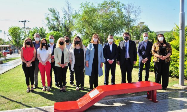 BANCO ROJO EN EL GRAN SAN JUAN PARA CONCIENTIZAR SOBRE LA VIOLENCIA CONTRA LA MUJER