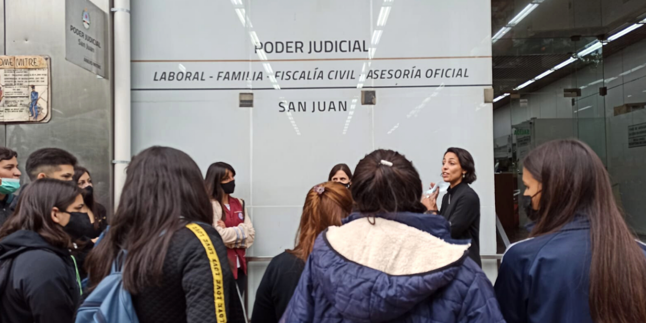 Estudiantes de Chimbas conocieron edificios judiciales y fueron recibidos por la Corte de Justicia