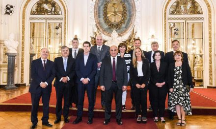 La Defensora General de San Juan, con el Jefe de Gabinete de la Nación