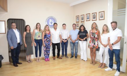 NUEVA VISITA DEL PRESIDENTE DE LA CORTE AL COLEGIO DE MAGISTRADOS Y FUNCIONARIOS