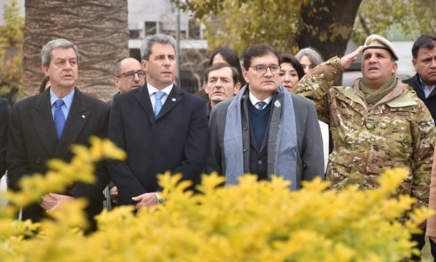 La Corte, en los actos por el Día de la Bandera