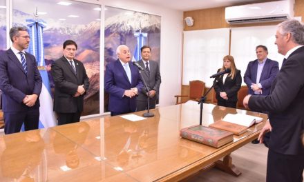 LA CORTE TOMÓ JURAMENTO AL JUEZ DE PAZ LETRADO DE ANGACO