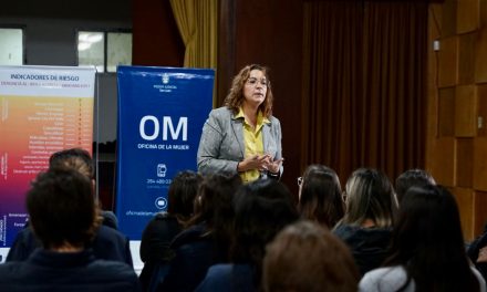 COLEGIO SANTA ROSA: CHARLA SOBRE VIOLENCIA EN LOS VÍNCULOS