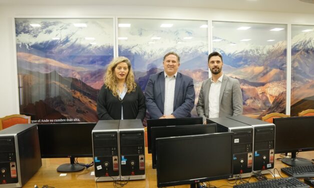 LA CORTE DONÓ COMPUTADORAS AL MINISTERIO DE EDUCACIÓN