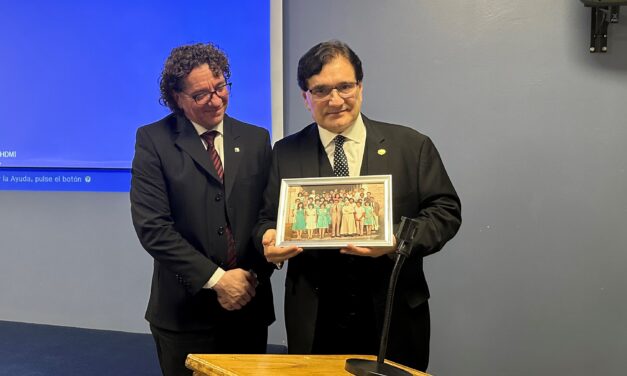 EL PRESIDENTE DE LA CORTE DE JUSTICIA BRINDÓ UNA CHARLA ABIERTA EN LA UCCUYO Y SE RINDIÓ HOMENAJE AL DR. PABLO H. OLIVARES QUIROGA